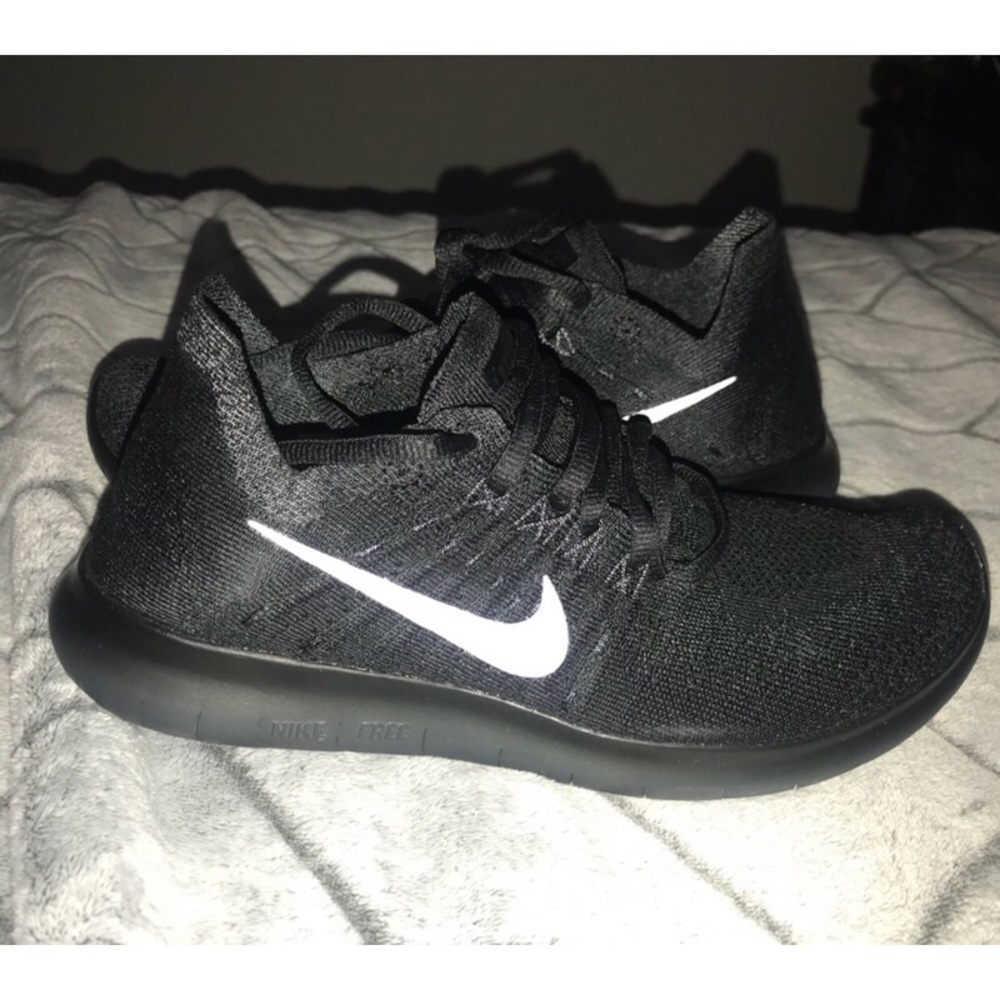 Brand New Nike Flyknit 7.5